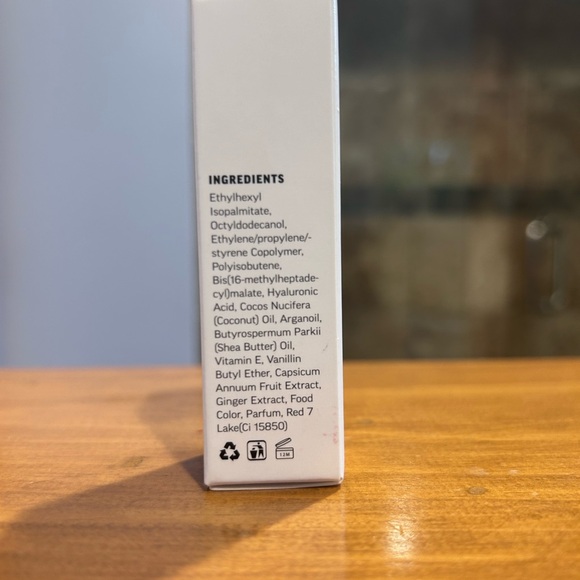 PH Lip Plumping Gloss - Picture 4 of 6